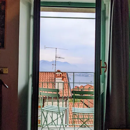 فندق مبيت وإفطار Il Poggiolo ستريزا